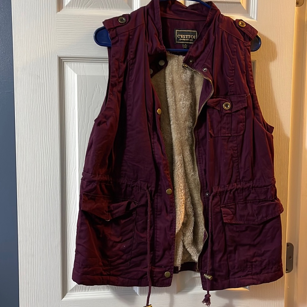 Lined, cinch tie, zip/snap vest